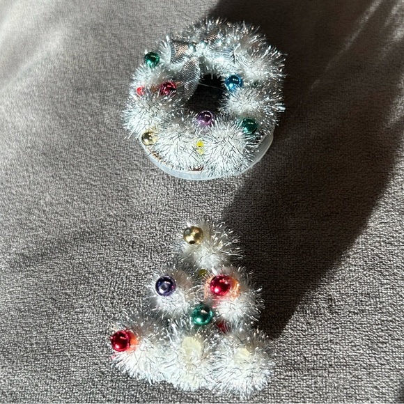 Vintage Christmas Tree and Wreath Brooch - Picture 2 of 4